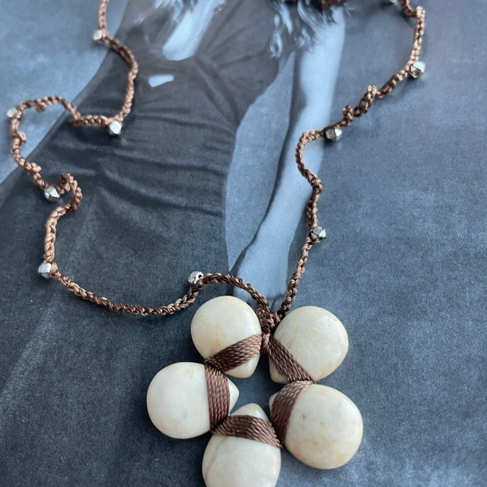 - statement necklace - Picture 3 of 3